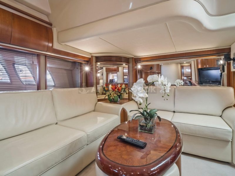 52' Sea Ray Yacht Charter for 12 people in Cancún | AnchorsBook Photo 52' Sea Ray Yacht Charter for 12 people in Cancún