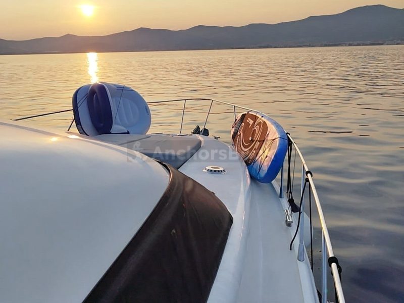 Sunseeker Manhattan 48ft Flybridge Luxury Yacht (Full Day Charter With Crew) | AnchorsBook Photo Sunseeker Manhattan 48ft Flybridge Luxury Yacht (Full Day Charter With Crew)