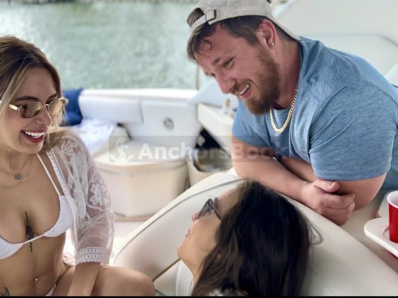 Succulenta Rosé Yacht (Captain & Fuel included) | AnchorsBook Photo Succulenta Rosé Yacht (Captain & Fuel included)