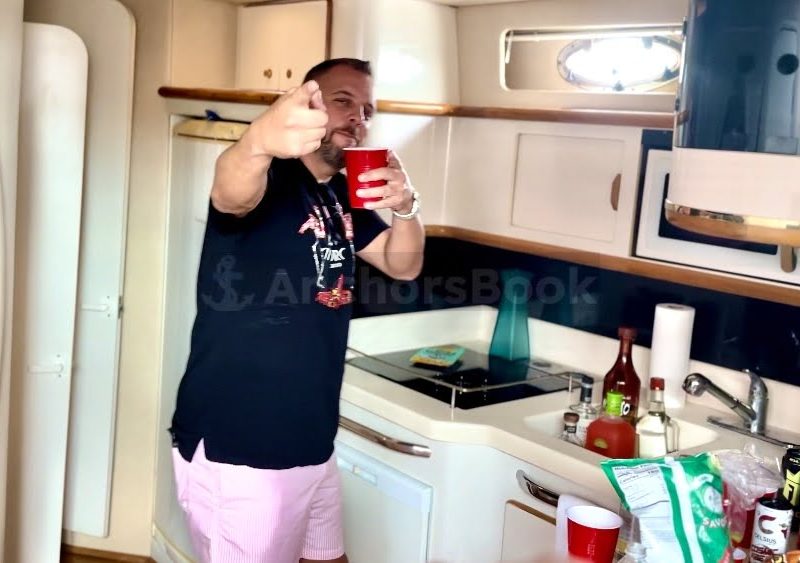 Succulenta Rosé Yacht (Captain & Fuel included) | AnchorsBook Photo Succulenta Rosé Yacht (Captain & Fuel included)