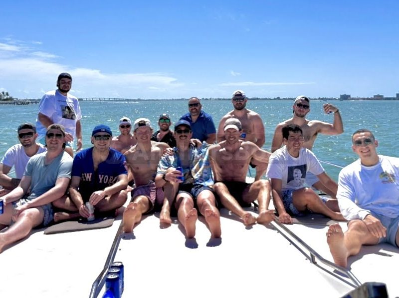 Succulenta Rosé Yacht (Captain & Fuel included) | AnchorsBook Photo Succulenta Rosé Yacht (Captain & Fuel included)