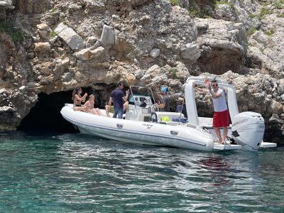 Pershing 33ft - 7 Hour Yacht Charter on the Amalfi Coast | AnchorsBook Photo Flyer 747 - Escursioni alle Egadi