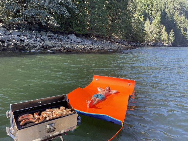 North Vancouver Boat Rental - 6 Max Guests (Pet Friendly) | AnchorsBook Photo North Vancouver Boat Rental - 6 Max Guests (Pet Friendly)
