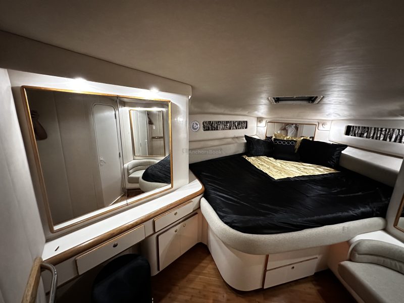 Succulenta Rosé Yacht (Captain & Fuel included) | AnchorsBook Photo Succulenta Rosé Yacht (Captain & Fuel included)