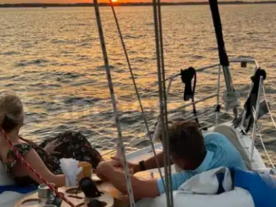 2006 CATALINA 320 SAILBOAT - 2.5 Hour Luxury Private Sailboat Tour