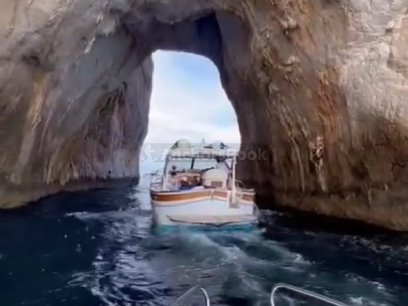 Noleggio barca da Sorrento a Capri | AnchorsBook Photo Noleggio barca da Sorrento a Capri