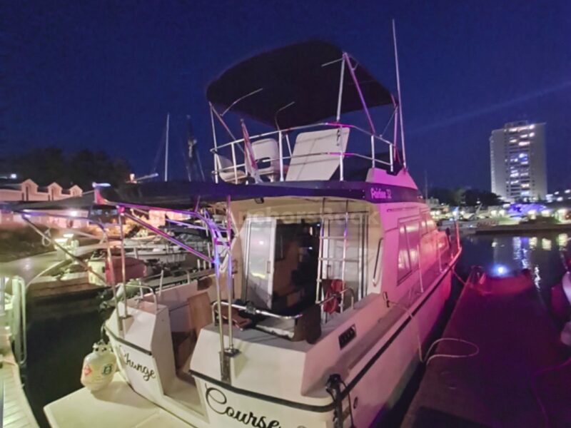 35' Fairbanks Flybridge 12 Guests - (2hr minimum) - Mississauga/ Toronto/ Oakville/ Hamilton/ Scarborough Bluffs/ GTA | AnchorsBook Photo 35' Fairbanks Flybridge 12 Guests - (2hr minimum) - Mississauga/ Toronto/ Oakville/ Hamilton/ Scarborough Bluffs/ GTA