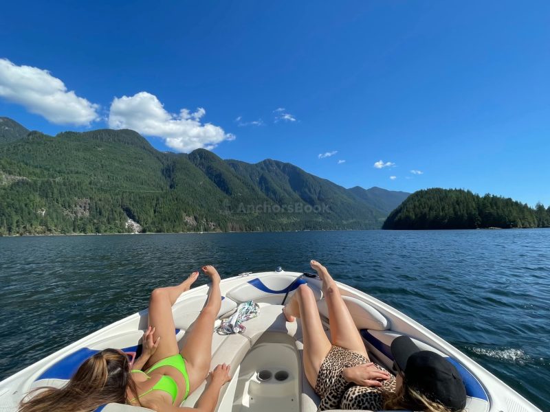 North Vancouver Boat Rental - 6 Max Guests (Pet Friendly) | AnchorsBook Photo North Vancouver Boat Rental - 6 Max Guests (Pet Friendly)