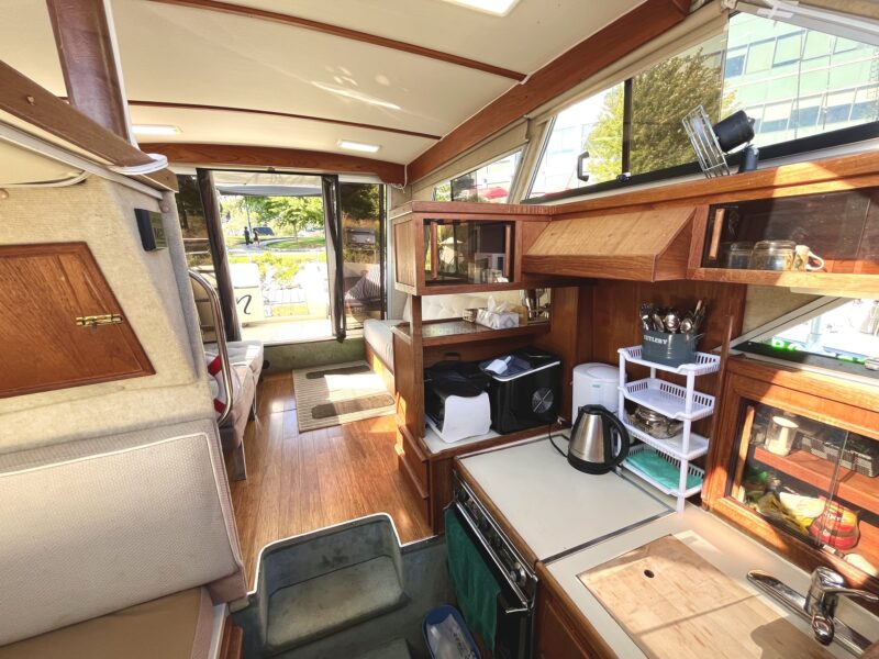35' Fairbanks Flybridge 12 Guests - (2hr minimum) - Mississauga/ Toronto/ Oakville/ Hamilton/ Scarborough Bluffs/ GTA | AnchorsBook Photo 35' Fairbanks Flybridge 12 Guests - (2hr minimum) - Mississauga/ Toronto/ Oakville/ Hamilton/ Scarborough Bluffs/ GTA
