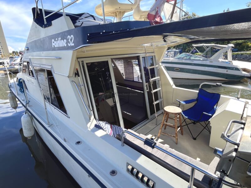 35' Fairbanks Flybridge 12 Guests - (2hr minimum) - Mississauga/ Toronto/ Oakville/ Hamilton/ Scarborough Bluffs/ GTA | AnchorsBook Photo 35' Fairbanks Flybridge 12 Guests - (2hr minimum) - Mississauga/ Toronto/ Oakville/ Hamilton/ Scarborough Bluffs/ GTA