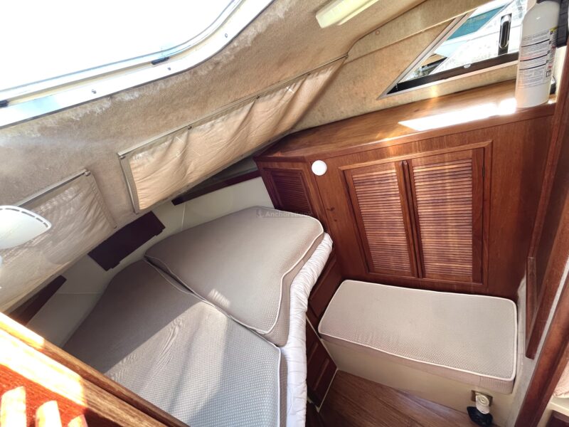 35' Fairbanks Flybridge 12 Guests - (2hr minimum) - Mississauga/ Toronto/ Oakville/ Hamilton/ Scarborough Bluffs/ GTA | AnchorsBook Photo 35' Fairbanks Flybridge 12 Guests - (2hr minimum) - Mississauga/ Toronto/ Oakville/ Hamilton/ Scarborough Bluffs/ GTA