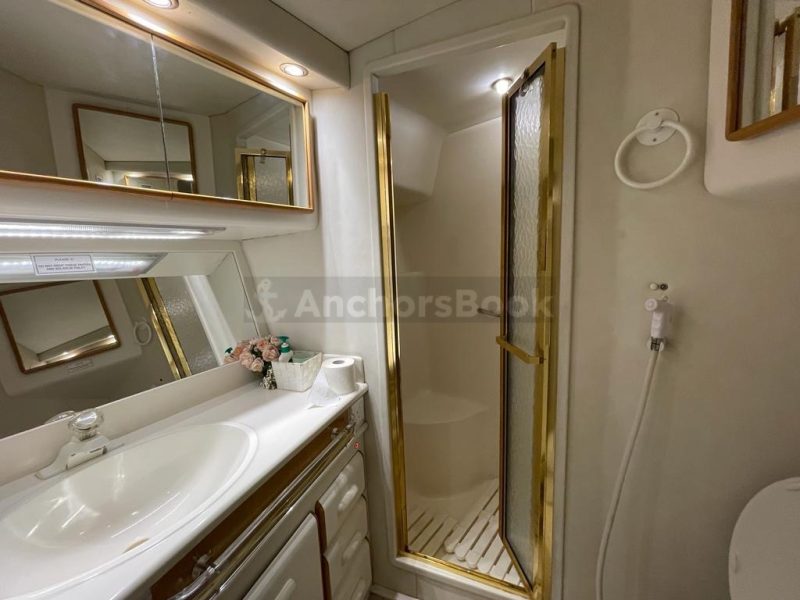 Luxury New 60ft Yacht in Dubai Marina | AnchorsBook Photo Luxury New 60ft Yacht in Dubai Marina