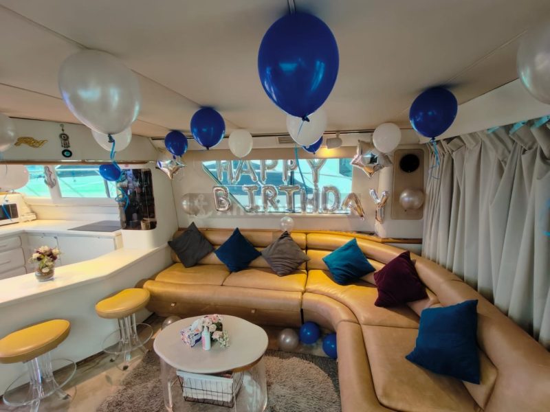 Luxury New 60ft Yacht in Dubai Marina | AnchorsBook Photo Luxury New 60ft Yacht in Dubai Marina