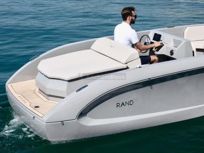 Boat rental with skipper (3 Hour Slots)