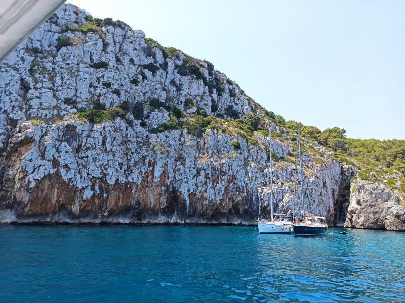 Daily charter on sail boat with lunch | AnchorsBook Photo Daily charter on sail boat with lunch