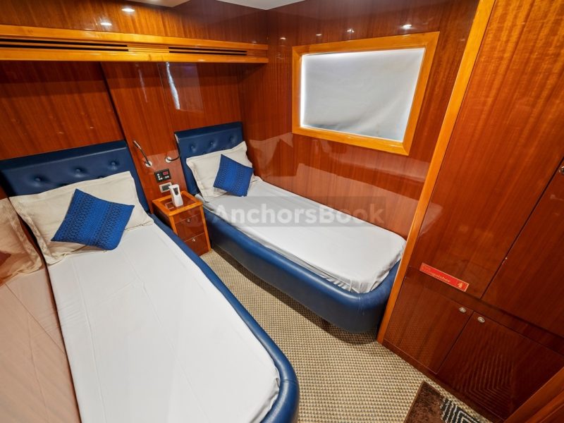 BD 90ft Yacht Rental (Dubai – 65 Guests Max) | AnchorsBook Photo BD 90ft Yacht Rental (Dubai – 65 Guests Max)