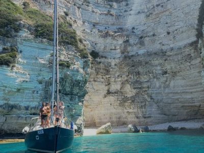 Daily charter on sail boat with lunch