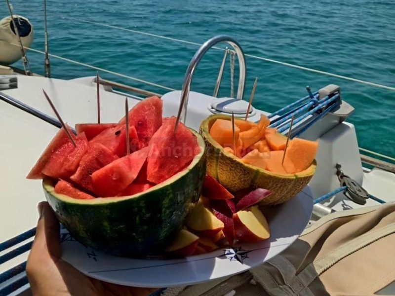 Charter sailing boat with lunch | AnchorsBook Photo Charter sailing boat with lunch