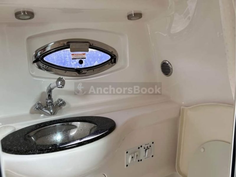 Chaparral 33ft yacht - In Montreal Up To 14 Guests | AnchorsBook Photo Chaparral 33ft yacht - In Montreal Up To 14 Guests