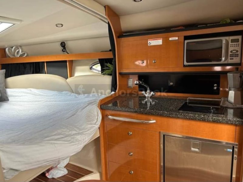Chaparral 33ft yacht - In Montreal Up To 14 Guests | AnchorsBook Photo Chaparral 33ft yacht - In Montreal Up To 14 Guests