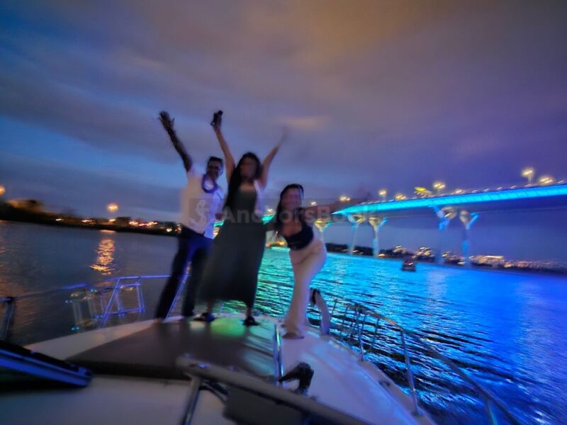 Sea Ray 40ft yacht - In Montreal Up To 15 Guests | AnchorsBook Photo Sea Ray 40ft yacht - In Montreal Up To 15 Guests