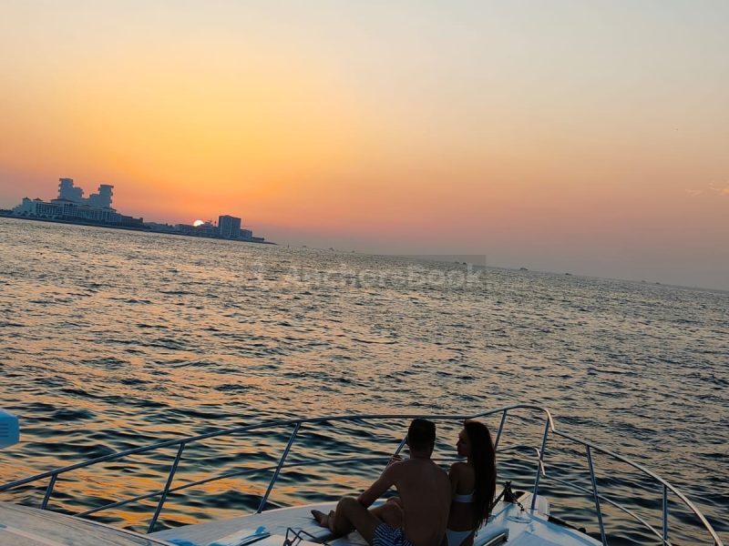 Luxury New 60ft Yacht in Dubai Marina | AnchorsBook Photo Luxury New 60ft Yacht in Dubai Marina