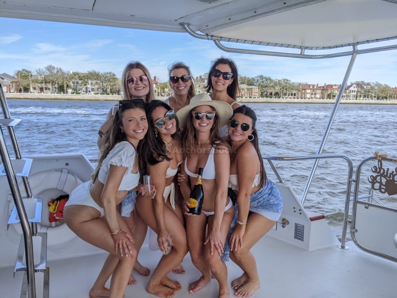 Luxury Motor Yacht Charter | AnchorsBook Photo Luxury Motor Yacht Charter