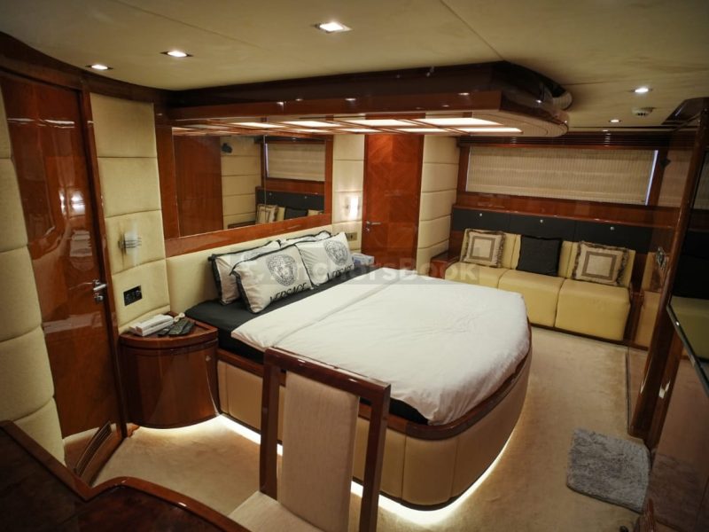 Majesty 88ft Yacht Rental (Dubai – 50 Guests Max) with Jacuzzi | AnchorsBook Photo Majesty 88ft Yacht Rental (Dubai – 50 Guests Max) with Jacuzzi