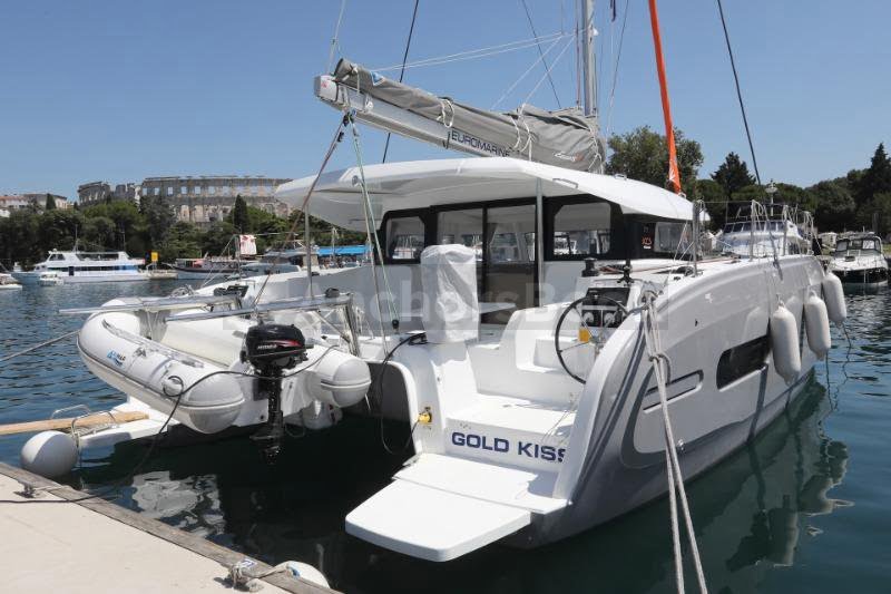 Excess 11 – Gold Kiss – 2023 | AnchorsBook Photo Excess 11 – Gold Kiss – 2023