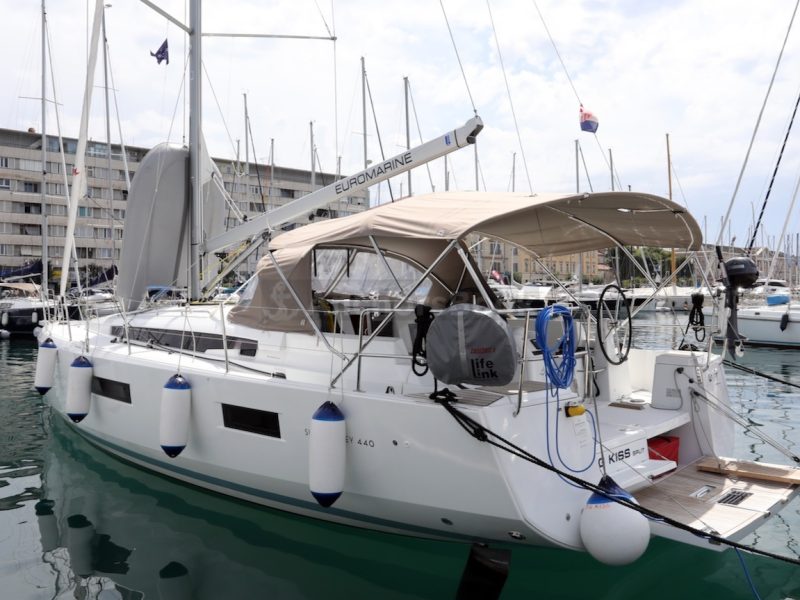 Sun Odyssey 440 - Big Kiss - 2019 | AnchorsBook Photo Sun Odyssey 440 - Big Kiss - 2019
