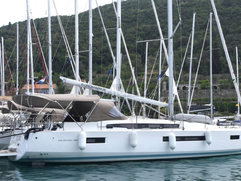 Sun Odyssey 490 - 5 cab. - Caruso - 2019 | AnchorsBook Photo Sun Odyssey 490 - 5 cab. - Caruso - 2019