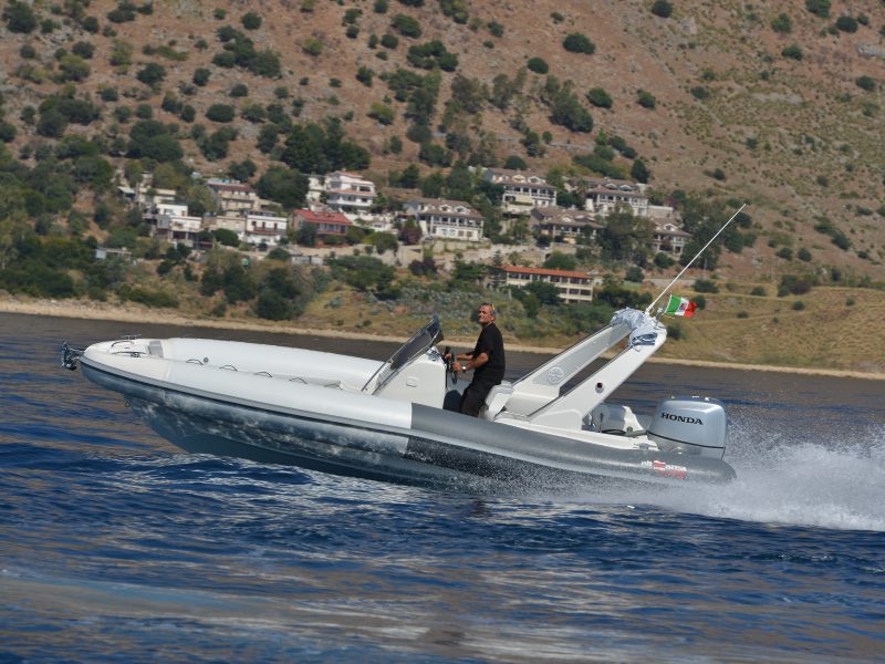 Altamarea 23 Sport rubber boat available for rental with or without skipper | AnchorsBook Photo Altamarea 23 Sport rubber boat available for rental with or without skipper