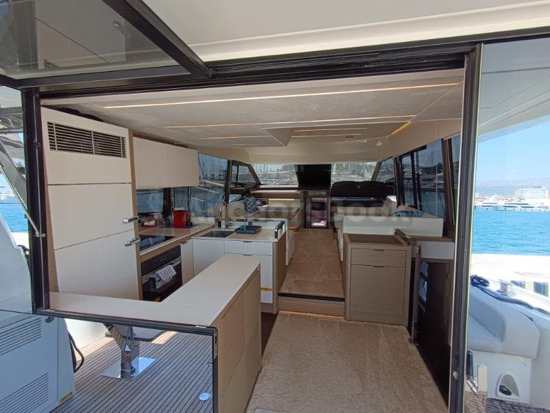 Prestige 590 Flybridge – Tereza – 2019 | AnchorsBook Photo Prestige 590 Flybridge – Tereza – 2019