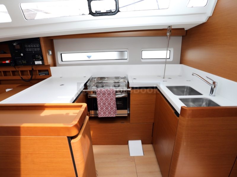 Sun Odyssey 440 - Big Kiss - 2019 | AnchorsBook Photo Sun Odyssey 440 - Big Kiss - 2019