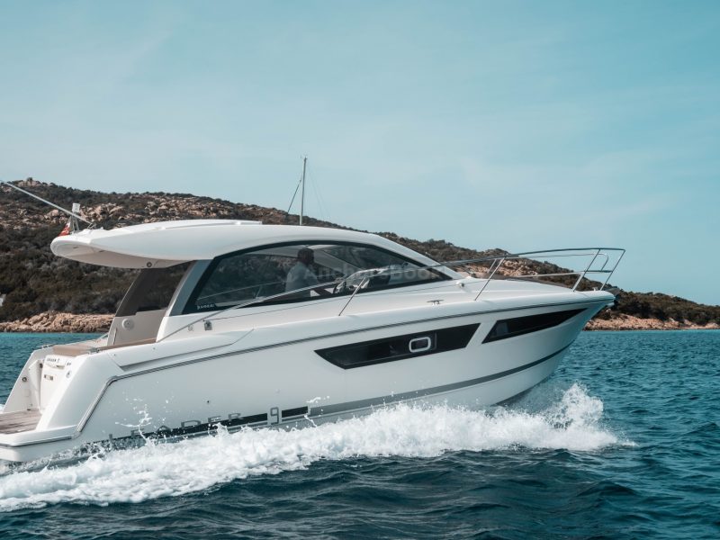 Full Day Boat Rental In Italy - JEANNEAU LEADER 9 HT | AnchorsBook Photo Full Day Boat Rental In Italy - JEANNEAU LEADER 9 HT