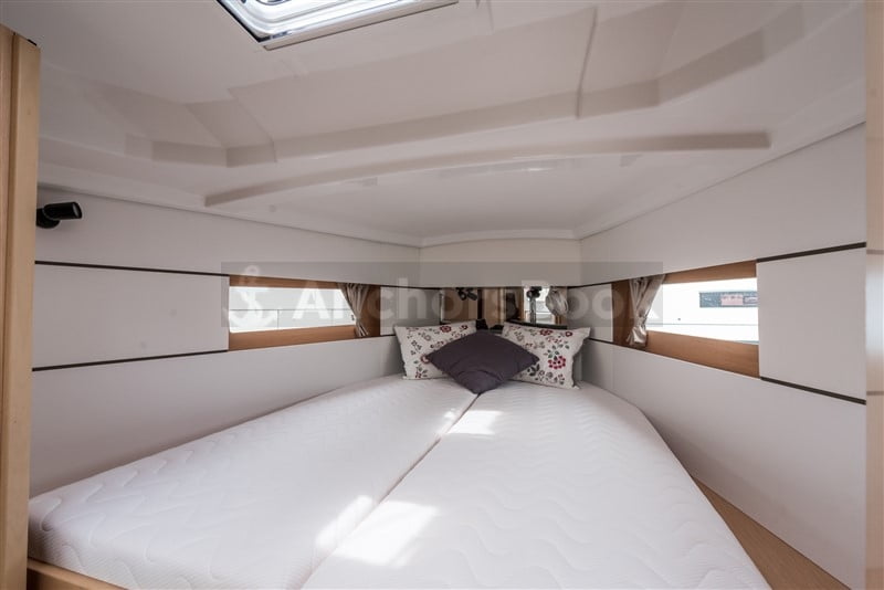 Oceanis 38.1 Beneteau - Majano - Full Week Charter In Split, Croatia | AnchorsBook Photo Oceanis 38.1 Beneteau - Majano - Full Week Charter In Split, Croatia