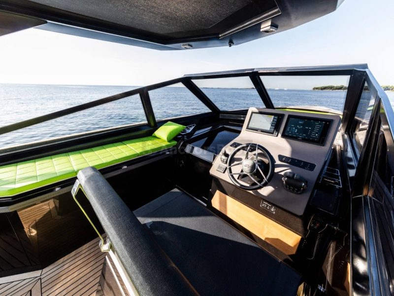 Full Day Yacht Charter In Italy - EVO 43 R4 WA | AnchorsBook Photo Full Day Yacht Charter In Italy - EVO 43 R4 WA