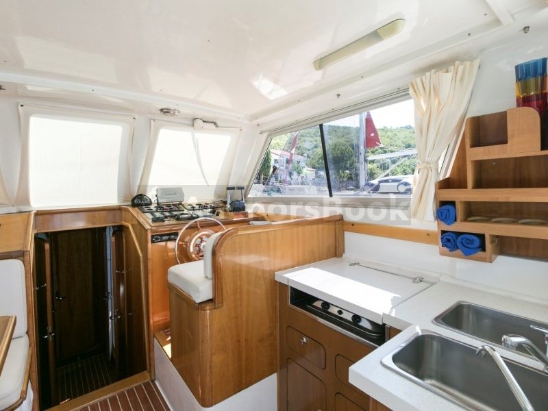 Full Week Yacht Charter In Pula (SAS Vektor Adria 1002) | AnchorsBook Photo Full Week Yacht Charter In Pula (SAS Vektor Adria 1002)