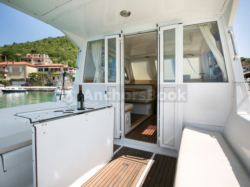 Full Week Yacht Charter In Pula (SAS Vektor Adria 1002) | AnchorsBook Photo Full Week Yacht Charter In Pula (SAS Vektor Adria 1002)