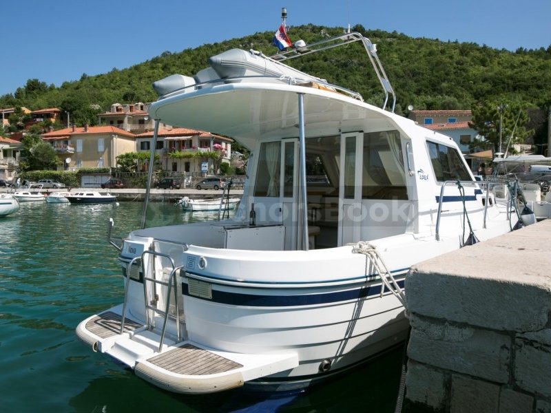 Full Week Yacht Charter In Pula (SAS Vektor Adria 1002) | AnchorsBook Photo Full Week Yacht Charter In Pula (SAS Vektor Adria 1002)