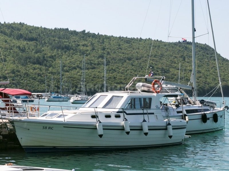 Full Week Yacht Charter In Pula (SAS Vektor Adria 1002) | AnchorsBook Photo Full Week Yacht Charter In Pula (SAS Vektor Adria 1002)