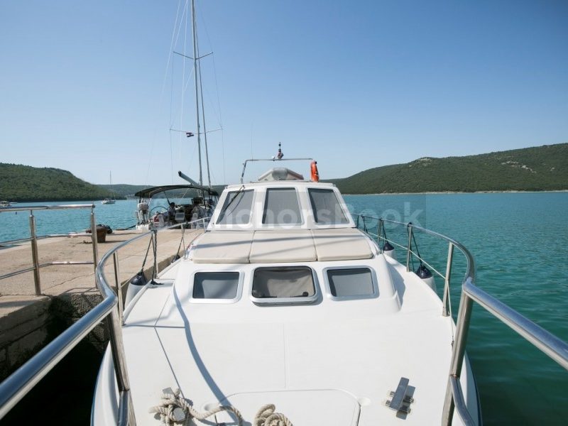 Full Week Yacht Charter In Pula (SAS Vektor Adria 1002) | AnchorsBook Photo Full Week Yacht Charter In Pula (SAS Vektor Adria 1002)