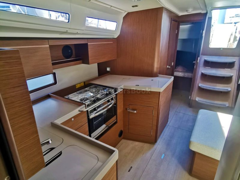 Oceanis 40.1 Beneteau - Dory - Full Week Charter In Pula, Croatia | AnchorsBook Photo Oceanis 40.1 Beneteau - Dory - Full Week Charter In Pula, Croatia