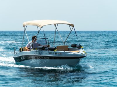 Half Day Boat rental in Santorini- No license required