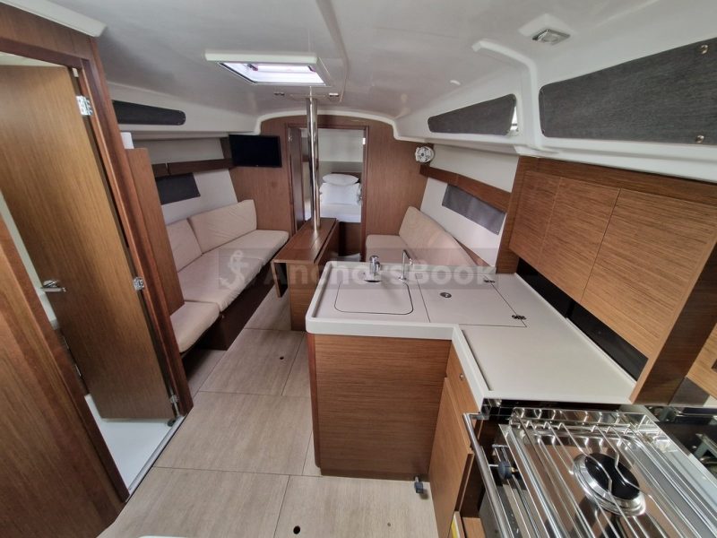 Beneteau Oceanis 34.1 Full Week Charter - In Medulin, Croatia | AnchorsBook Photo Beneteau Oceanis 34.1 Full Week Charter - In Medulin, Croatia