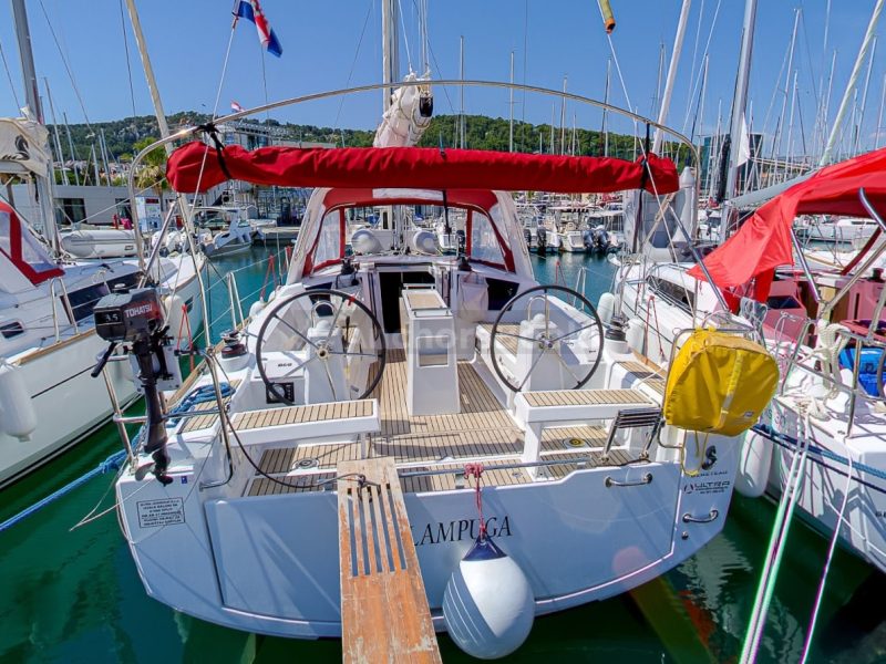 Oceanis 35.1 Beneteau - Lampuga - Full Week Charter In Split, Croatia | AnchorsBook Photo Oceanis 35.1 Beneteau - Lampuga - Full Week Charter In Split, Croatia