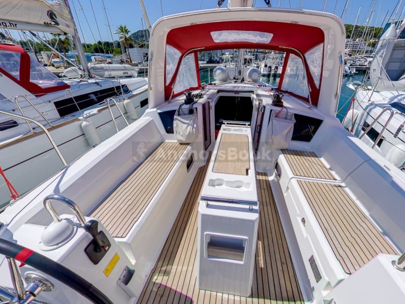 Oceanis 35.1 Beneteau - Lampuga - Full Week Charter In Split, Croatia | AnchorsBook Photo Oceanis 35.1 Beneteau - Lampuga - Full Week Charter In Split, Croatia