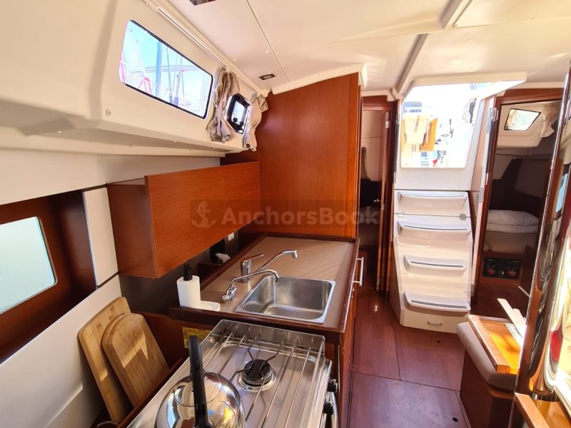 Oceanis 35.1 Beneteau - Lampuga - Full Week Charter In Split, Croatia | AnchorsBook Photo Oceanis 35.1 Beneteau - Lampuga - Full Week Charter In Split, Croatia