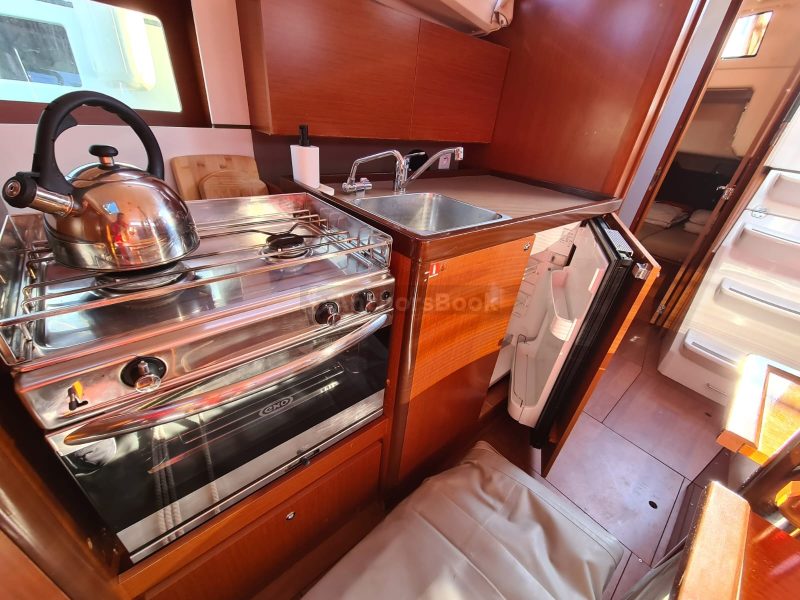 Oceanis 35.1 Beneteau - Lampuga - Full Week Charter In Split, Croatia | AnchorsBook Photo Oceanis 35.1 Beneteau - Lampuga - Full Week Charter In Split, Croatia