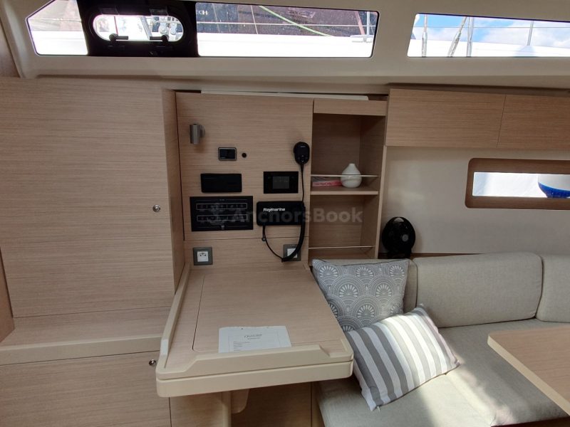 Oceanis 37.1 Beneteau - Breeze - Full Week Charter In Split, Croatia | AnchorsBook Photo Oceanis 37.1 Beneteau - Breeze - Full Week Charter In Split, Croatia